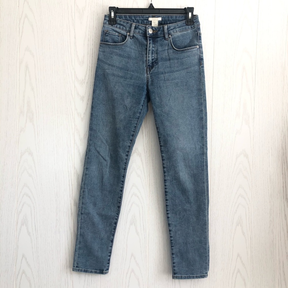 EUC H&M Mid Rise Skinny Jeans Size 4P